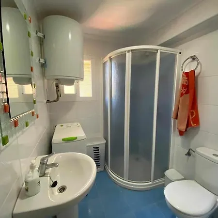 Apto Reformado 2-4 Pax, Wifi, Piscina Y Parking Junto A La Playa Apartment *