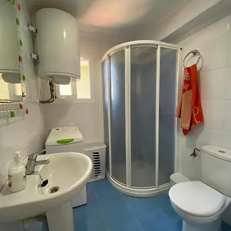 Apto Reformado 2-4 Pax, Wifi, Piscina Y Parking Junto A La Playa Apartment *